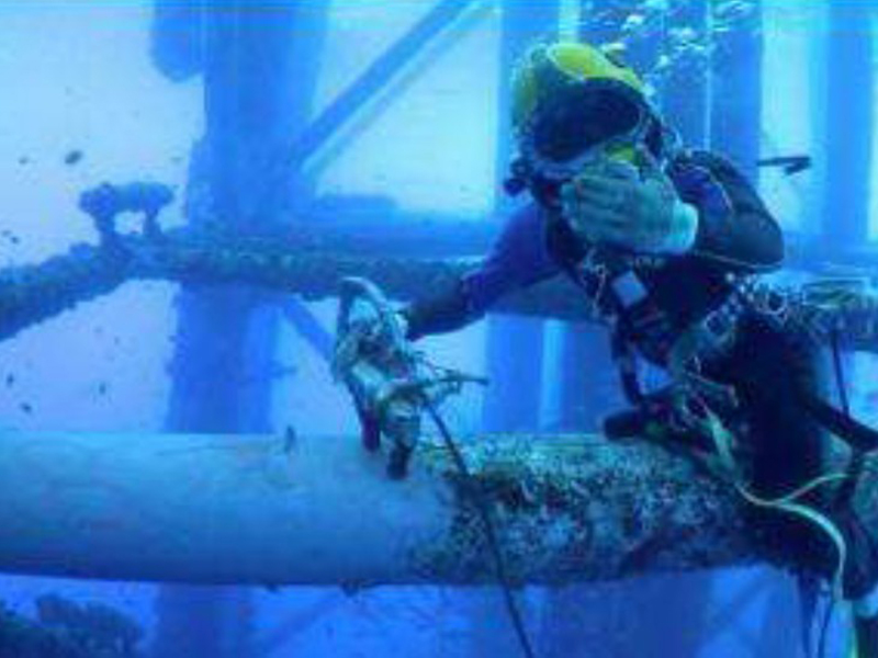 海上石油平台海生物清洗